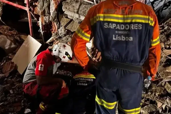 Missão de resgate de Portugal retorna do zero a Venezuela